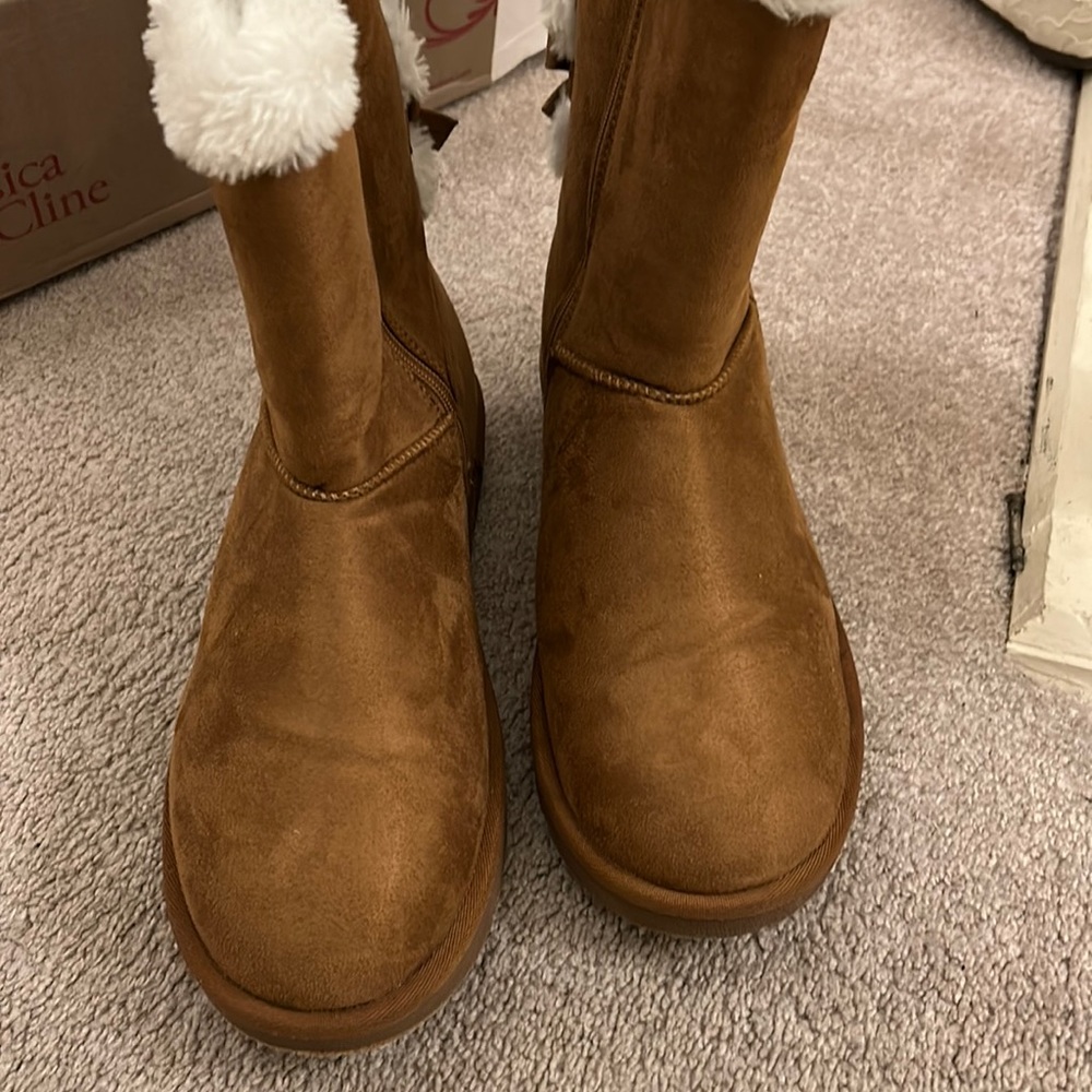 Jessica Cline, Cog boots, size 11